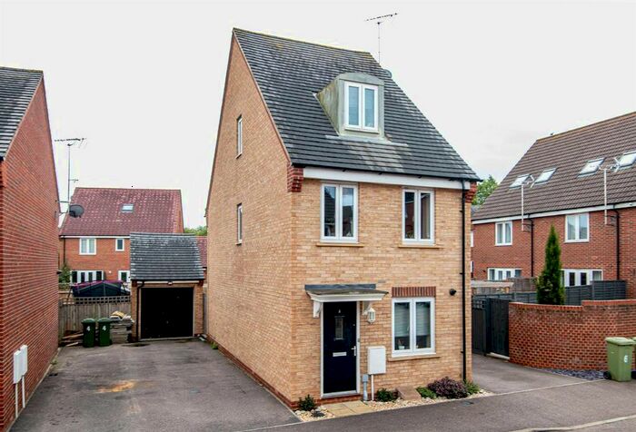 3 Bedroom Detached House To Rent In Kay Grove, Stantonbury, Milton Keynes, MK14