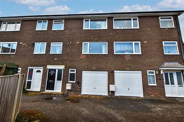 4 Bedroom Town House For Sale In Bradford Road, Tingley, Wakefield, West Yorkshire, WF3