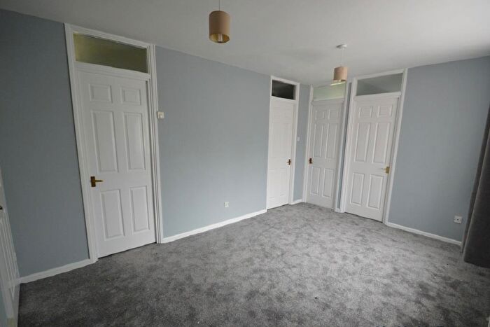 2 Bedroom Flat To Rent In Canterbury Court, Canterbury Close, Luton, LU3
