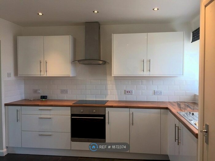 3 Bedroom Maisonette To Rent In Tintagel Close, Keynsham, Bristol, BS31