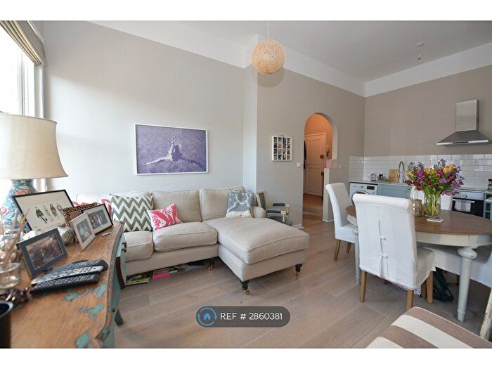 1 Bedroom Flat To Rent In Sinclair Road, London, W14