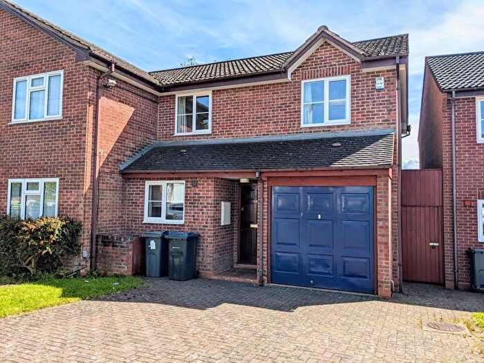 3 Bedroom Semi Detached House For Sale In Redwood Road, Kings Norton, Birmingham, B30