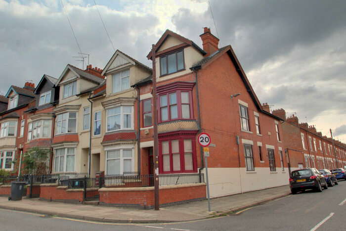 2 Bedroom Apartment To Rent In Glenfield Road, Leicester, LE3
