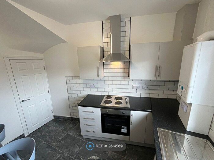 2 Bedroom End Of Terrace House To Rent In Aviary Row, Leeds, LS12