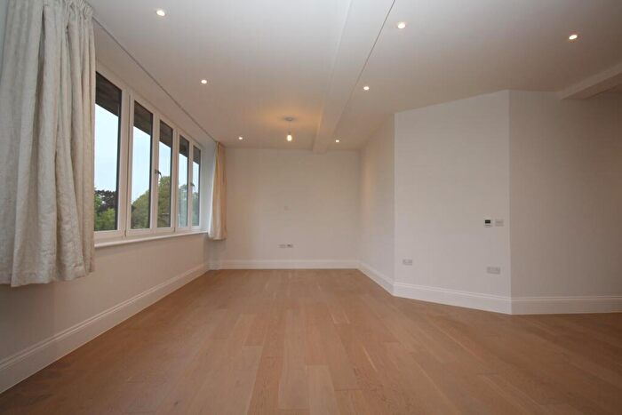 2 Bedroom Apartment To Rent In The Grove, Bath Road, Maidenhead, SL6