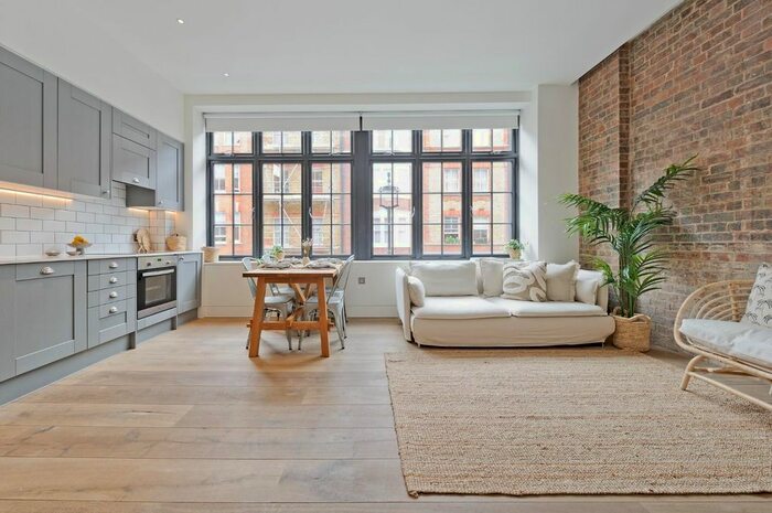 2 Bedroom Flat To Rent In Great Titchfield Street, Fitzrovia, W1W