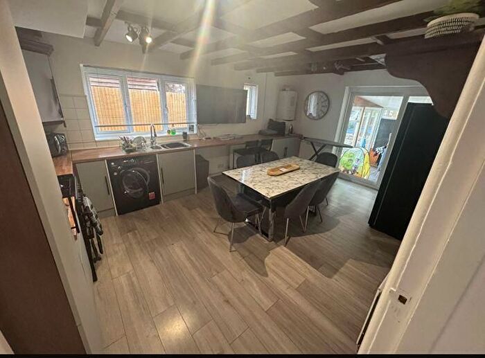 4 Bedroom Detached House To Rent In Shaftesbury Avenue, Hampshire, London, SO17