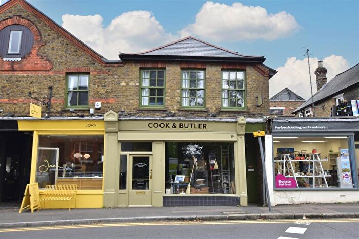 2 Bedroom Apartment For Sale In Lower Kings Road, Berkhamsted, HP4