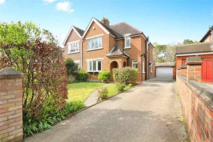 3 Bedroom Semi-Detached House For Sale In Bath Road, Calcot, Reading, RG31