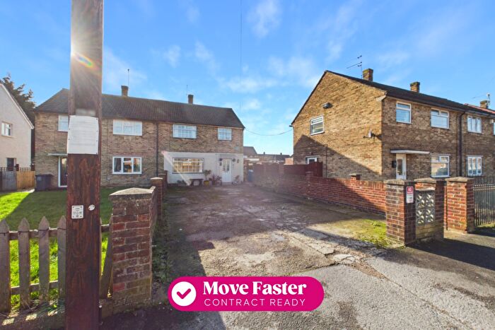 3 Bedroom Semi-Detached House For Sale In Wadebridge Grove, Hull, HU9