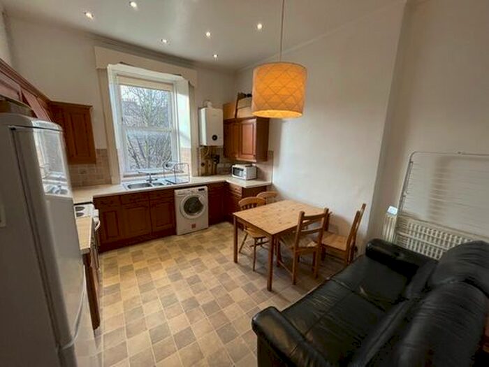 3 Bedroom Flat To Rent In Dalkeith Road, Edinburgh, EH16