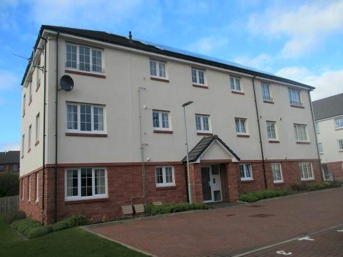 3 Bedroom Flat To Rent In Woodhead Court, Dunfermline, KY12