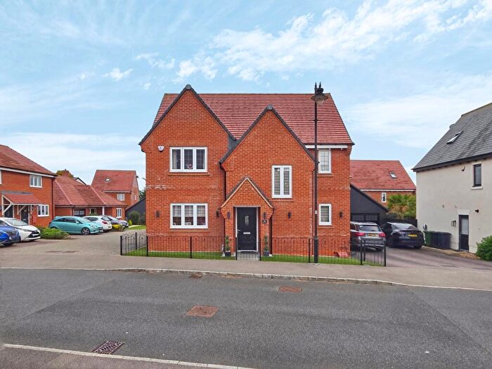 4 Bedroom Detached House For Sale In Aspen Way, Silsoe, Bedfordshire, MK45