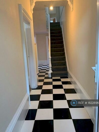 5 Bedroom Terraced House To Rent In Hainton Avenue, Grimsby, DN32