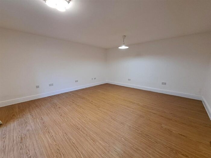 Studio To Rent In Flat, Newmarket Road, Cambridge, CB5