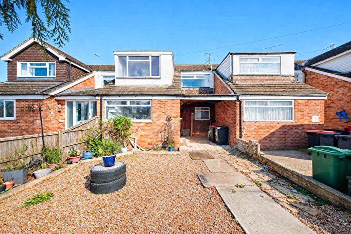 3 Bedroom Terraced House For Sale In Churchill Road, South Dunstable, LU6