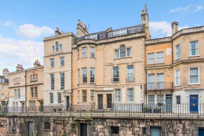 2 Bedroom Flat For Sale In Vineyards, Bath, BA1