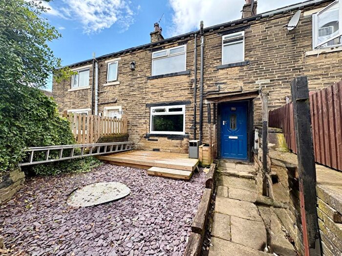 2 Bedroom Terraced House To Rent In Thornton Road, Bradford, BD8