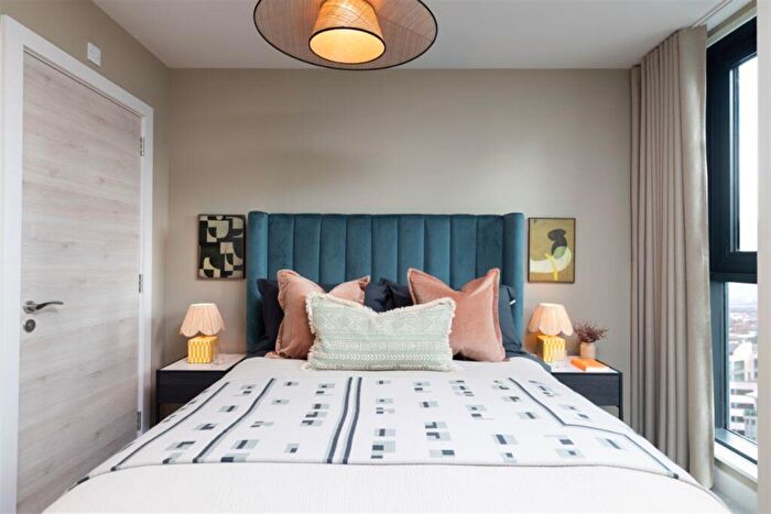 2 Bedroom Apartment To Rent In Holland Street, Glasgow, G2