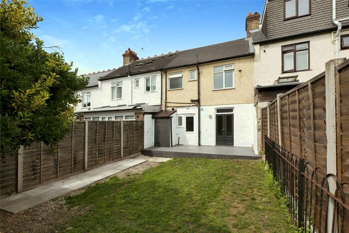 3 Bedroom Terraced House To Rent In Pinnocks Avenue, Gravesend, Kent, DA11