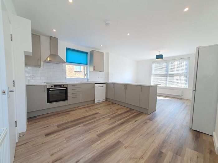 2 Bedroom Flat To Rent In Bushey Hill Road, London, SE5