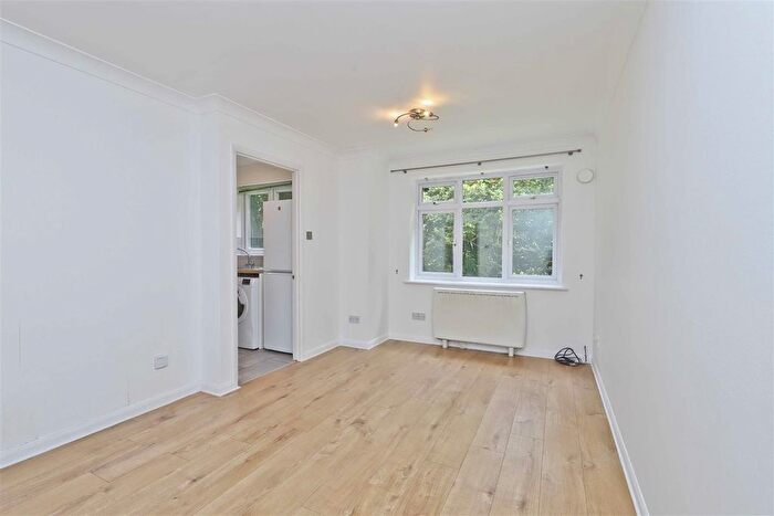1 Bedroom Flat For Sale In Gainsborough Road, Hayes, UB4