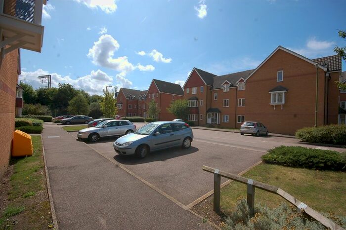 2 Bedroom Flat To Rent In Redoubt Close, Hitchin, SG4