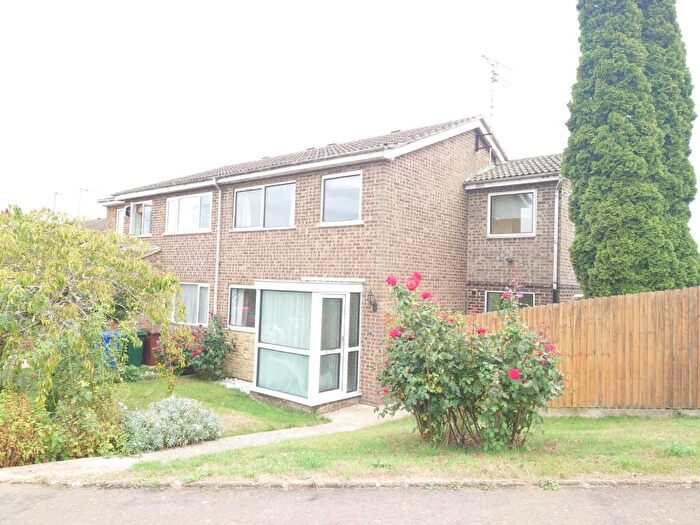 4 Bedroom House To Rent In Spinney Drive, Banbury, OX16