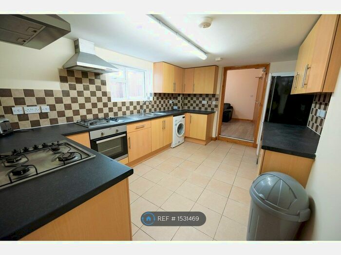 6 Bedroom Terraced House To Rent In De Beauvoir Road, Reading, RG1