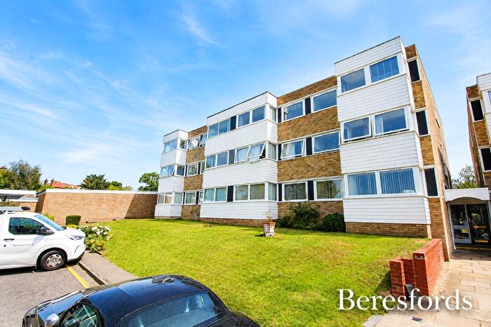 2 Bedroom Apartment To Rent In Carlton Close, RM14