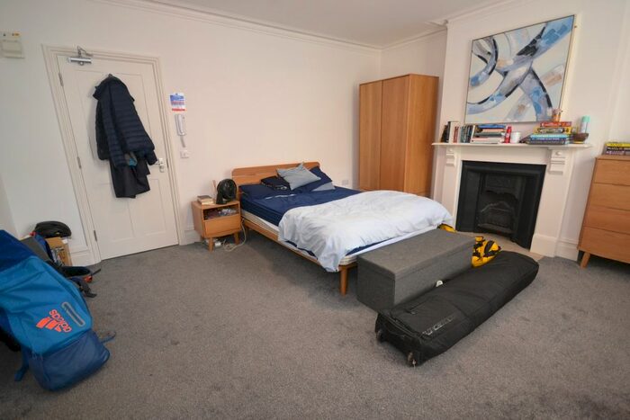 1 Bedroom Semi-Detached House To Rent In Craven Road, Reading, RG1