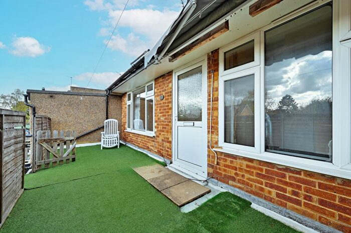 2 Bedroom Maisonette To Rent In New Road, Croxley Green, WD3
