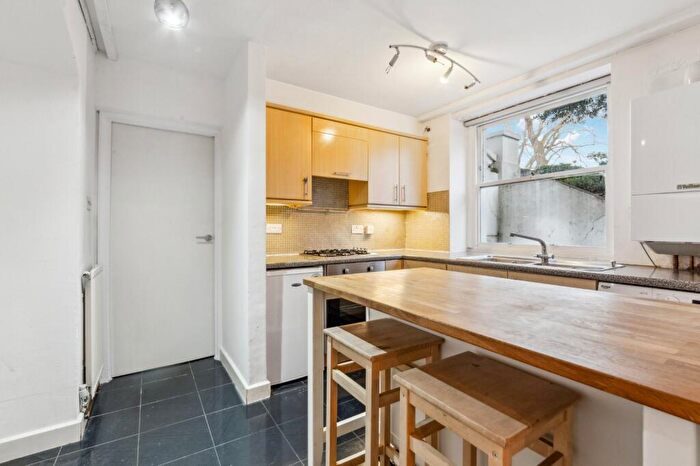 1 Bedroom Flat To Rent In Wilmington House, Highbury Crescent, N5