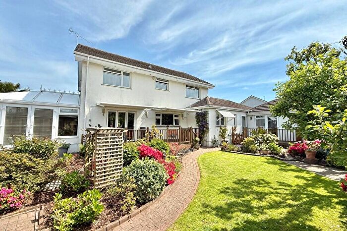 5 Bedroom Detached House For Sale In Laurel Close, BH24