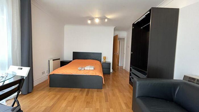 3 Bedroom Apartment To Rent In East Ferry Road, London, E14