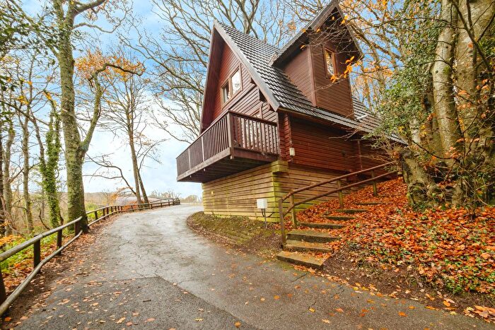 2 Bedroom Park Home For Sale In Finlake Holiday Park, Newton Abbot, TQ13