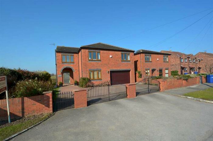 4 Bedroom Detached House For Sale In Bishopdyke Road, Cawood, YO8