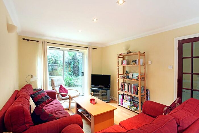 4 Bedroom Terraced House To Rent In Pegasus Close, Newington Green, N16