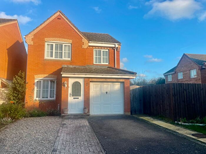 3 Bedroom Detached House For Sale In Snowdrop Walk, Biggleswade, SG18
