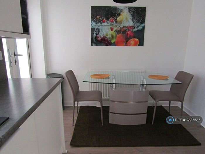 2 Bedroom Semi Detached House To Rent In Riverside Way, Salford, M6