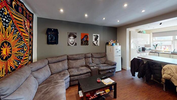 5 Bedroom Terraced House To Rent In Hessle Avenue, Hyde Park, Leeds, LS6