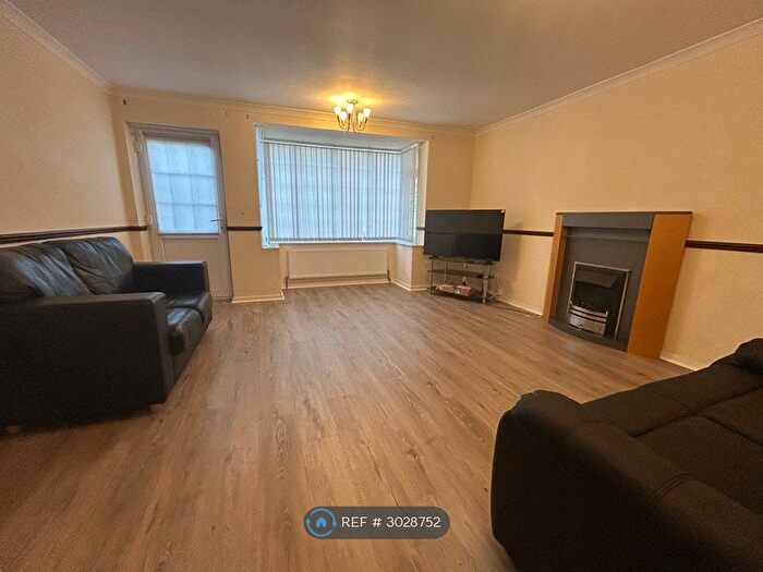 3 Bedroom Maisonette To Rent In Blackrod Close, Nottingham, NG9