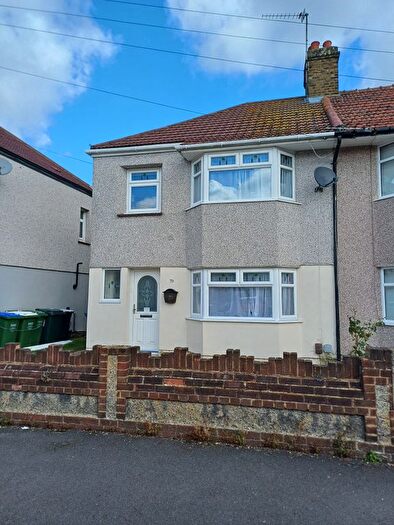 3 Bedroom Semi-Detached House To Rent In Lynmere Road, Welling, DA16