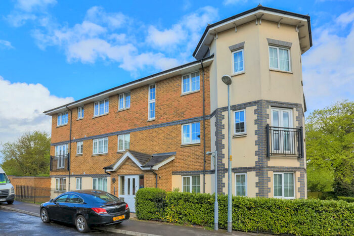 2 Bedroom Apartment To Rent In Kiln Way, Dunstable, Beds, LU5