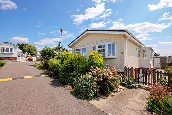 2 Bedroom Park Home For Sale In Applegarth Park Seasalter Lane, Seasalter, CT5