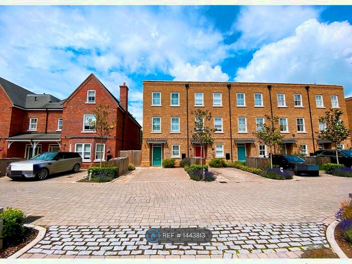 4 Bedroom Terraced House To Rent In Barrons Chase, Richmond, TW10