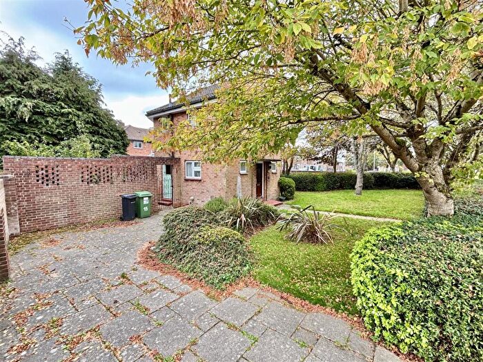 3 Bedroom Semi-Detached House For Sale In Middlebere Crescent, Hamworthy, BH16