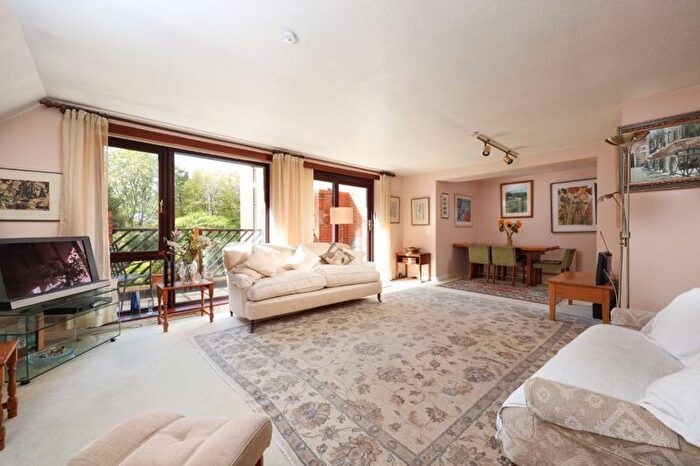 2 Bedroom Flat For Sale In North Road, Leigh Woods, Bristol, BS8