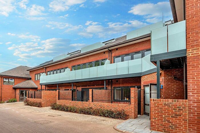 2 Bedroom Flat For Sale In St Andrews Court, Wellington Street, OX9