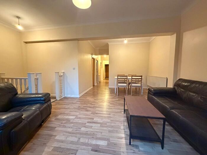 3 Bedroom Flat To Rent In Highgate, N6